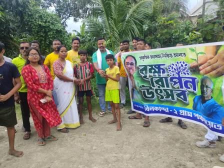 বিলকান্দা ২ নং গ্রাম পঞ্চায়েতে লেনিনগড় ডি ব্লকে বৃক্ষরোপণ কর্মসূচি 