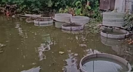 পুকুর বুজিয়ে নির্মান বন্ধের আর্জি