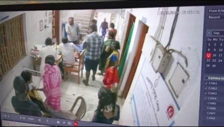 চিকিৎসককে মারধরের অভিযোগ ভগবানপুরে