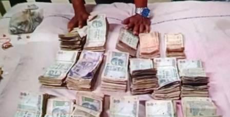 আহত ভবঘুরের ঝুলিতে লক্ষাধিক টাকা