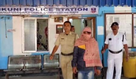 ফেরিওয়ালার ঝোলা থেকে উদ্ধার আগ্নেয়াস্ত্র