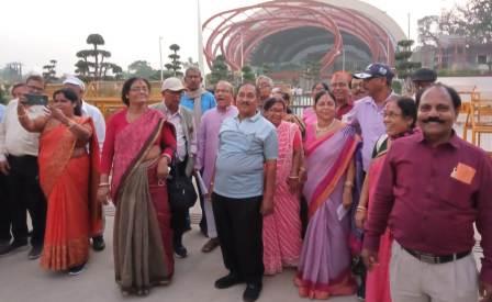 অপরাহ্ণের উদ্যোগে সীমান্ত শহর বনগাঁ পরিদর্শনে  প্রবীণ নাগরিকগণ