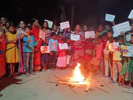 শিশু দিবসে অপরাজিতা বিল চালুর দাবীতে মশাল মিছিল কুলতলিতে