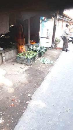 শীতের রঙীন সব্জীর মরসুমেও বাজারের রকমফের