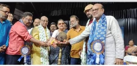 কৃতি পড়ুয়াদের সংবর্ধনা বারাসাত পৌরসভার