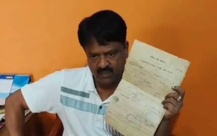 বিধায়কের ইস্তফার দাবিতে বিক্ষোভ 