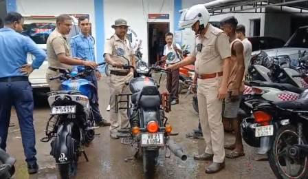দাপিয়ে বেড়াচ্ছে মডিফায়েড সাইলেন্স মোটরসাইকেল 