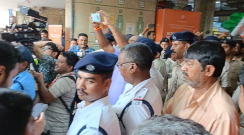 দমদমে তৃণমূল ও বিজেপির বাকবিতন্ডায় উত্তেজনা 