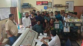 এসি লোকালের স্টপেজ এর দাবিতে আন্দোলনের হুঁশিয়ারি