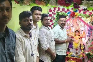 বেঙ্গালুরুতে দোকানে দোকানে বাঙালির বিশ্বকর্মা পূজা