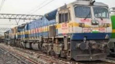 ডিজেল ইঞ্জিন বদলের পথে রেল মন্ত্রক