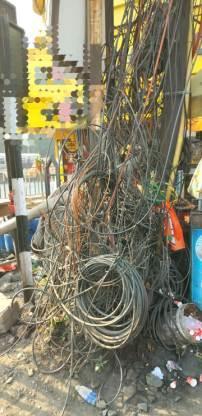 সোদপুর রোডে ইলেকট্রিক তারের জটে প্রশাসন উদাসীন