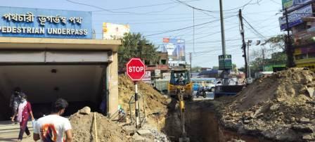 কালভার্ট নির্মাণ কাজে সাধারণের ভোগান্তি চরমে