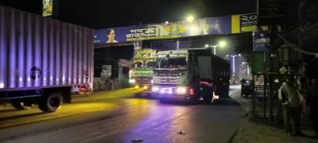 বেপরোয়া গাড়ি চালানোয়  দূর্ঘটনা‌ নিত্যসাথী মধ্যমগ্রামে