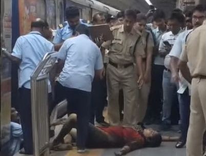 কালীঘাট মেট্রোতে আত্মহত্যার চেষ্টায় ব্যাহত পরিষেবা