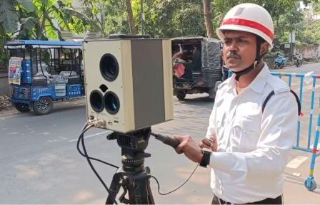 ট্রাফিক নিয়ন্ত্রণ স্পিড লেজারগানে কড়া নজরদারি হাবড়ায়