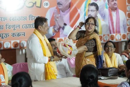 নারী শক্তির মঞ্চে শাসকবিরোধী সুর, তৃণমূলের বিরুদ্ধে তোপ দেবদাসের